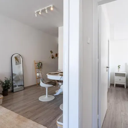 Hermes 2-bedroom In Apartamento Larnaca